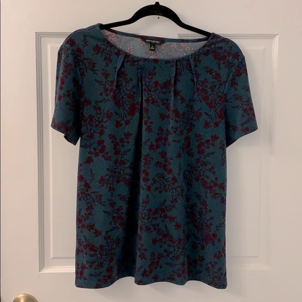Banana Republic flowy top
